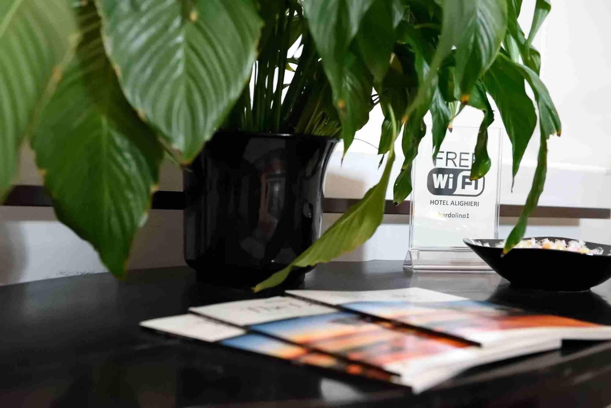 Hotel Residenza Alighieri Бардолино Екстериор снимка